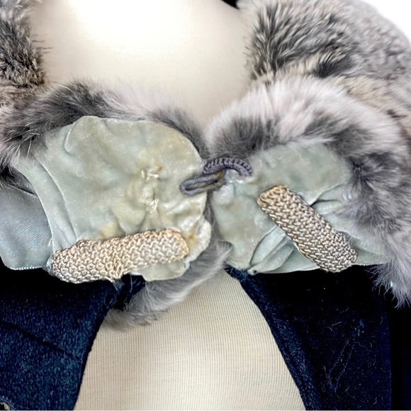 J. Hilary black cape - Picture 15 of 16